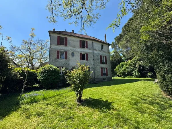 Maison ancienne du XIX ème siècle atypique 5' Montfort l 'Amaury 10 pièces 210 m2