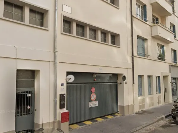PARKING A LOUER LYON 6
