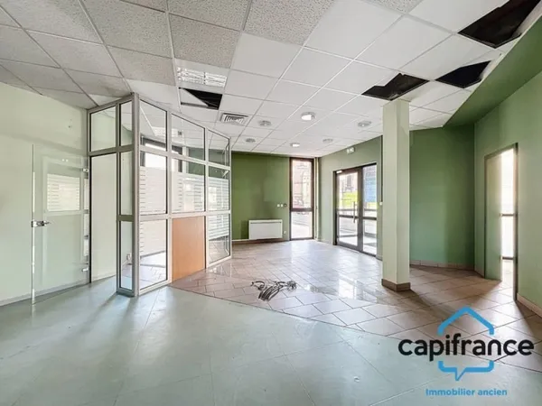 Local commercial 240 m²