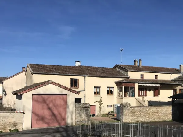 Vends maison en pierres, 112m² + dépendances et jardin - 3 chambres, Igé (71)