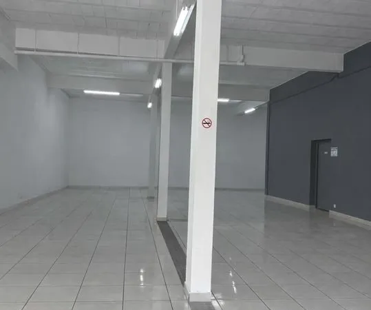 Local 200 m² Saint-Pierre