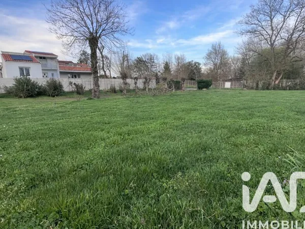 Terrain 600 m²