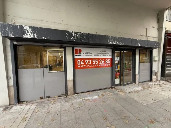 Local commercial 378 m²