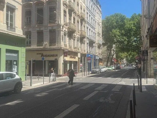Local commercial 75 m²