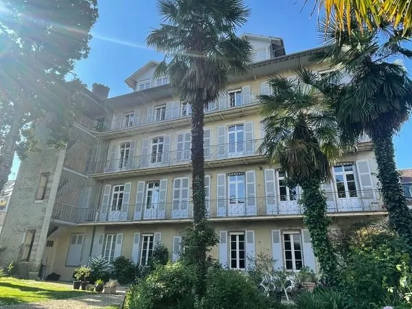 Appartement 252m² centre de Pau - 9 pièces - garage - terrasse - vue Ossau