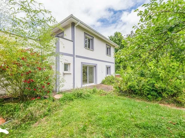 Contemporaine de 8 pièces principales
