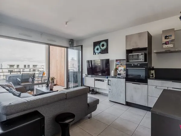 À vendre : Appartement 2 pièces lumineux à Bron - Exclusivité LIONROSE