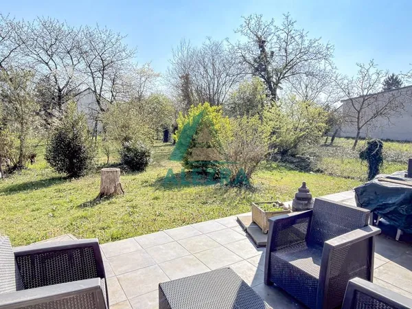 Maison 8 pièces avec grand jardin- Eragny
