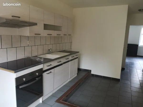 Rez-de-chaussée 4 pièces sdb cour