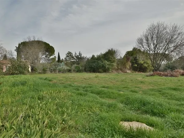 Superbe terrain constructible d'env. 957m2 avec mazet au cal
