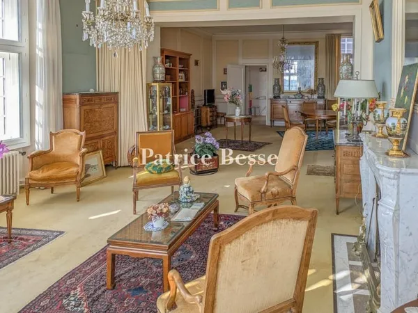À Saint-Malo Intra-Muros, un vaste appartement familial de 220 m², avec vue sur mer.