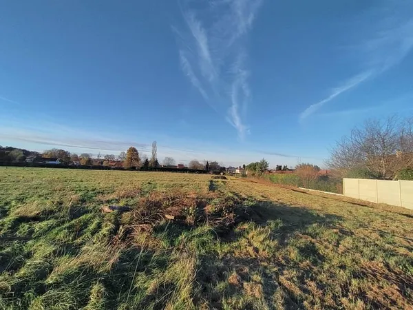 Terrain à bâtir de 865 m² à BELLERIVE-SUR-ALLIER (03)