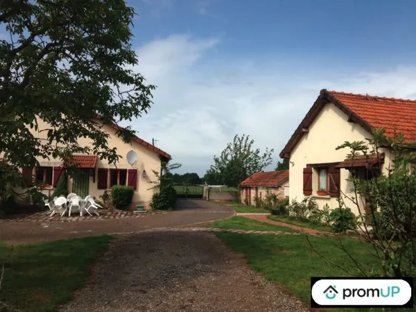 Charmante propriété avec piscine et gîte à Mercy