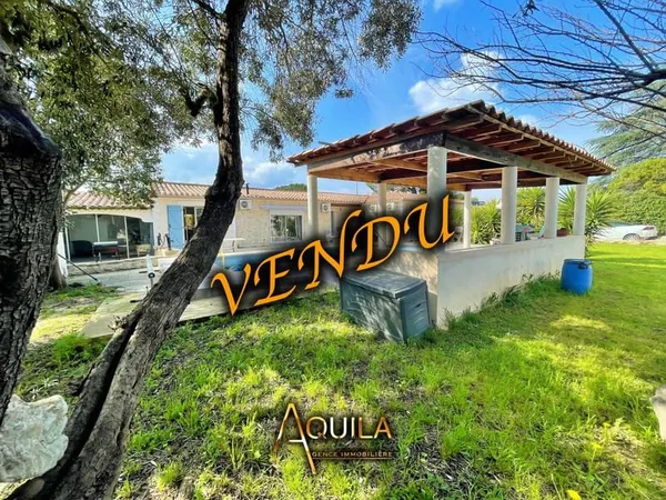** Villa de plain-pied avec piscine sur 1000m2 de terrain **