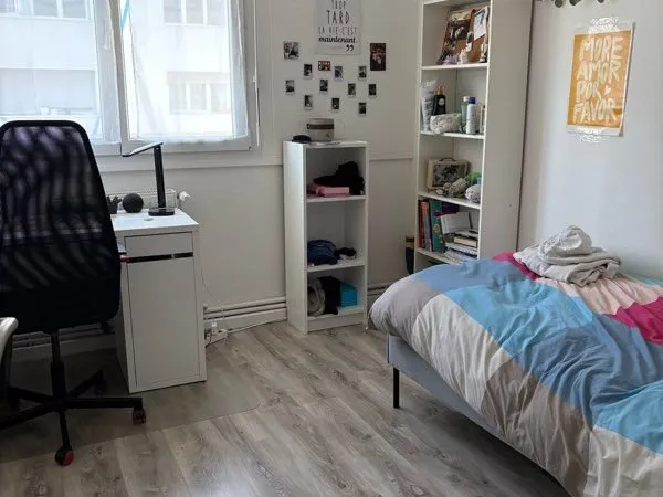 Belle chambre disponible fin avril dans colocation 100 % filles