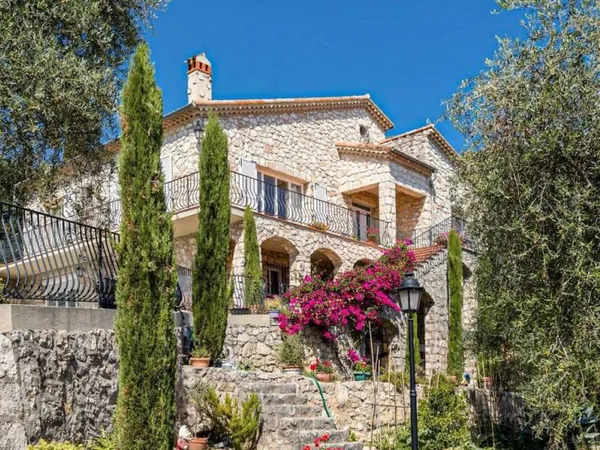 Villa 8 pièces 260 m²