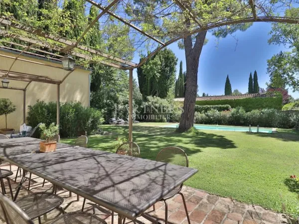 PUYRICARD - Bastide Provençale de 240 m² + T2