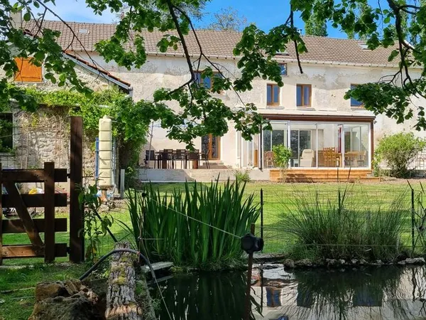 Maison briarde 250 m2-vue dégagée-studio indépendant- gîte/télétravail/transgénérationnel