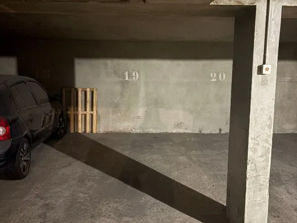 Place de stationnement en sous sol - MONPLAISIR