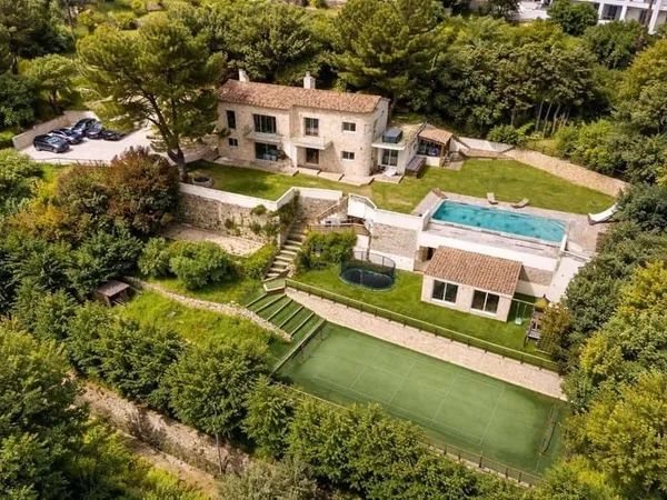 Villa 7 pièces 230 m²