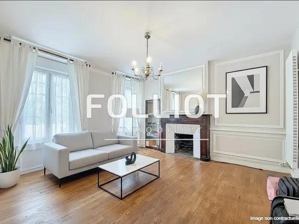 A VENDRE Immeuble commercial avec logement Avranches centre