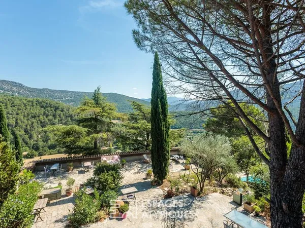 Belvédère absolu sur la Drôme Provençale, un refuge séculaire entre ciel et oliviers