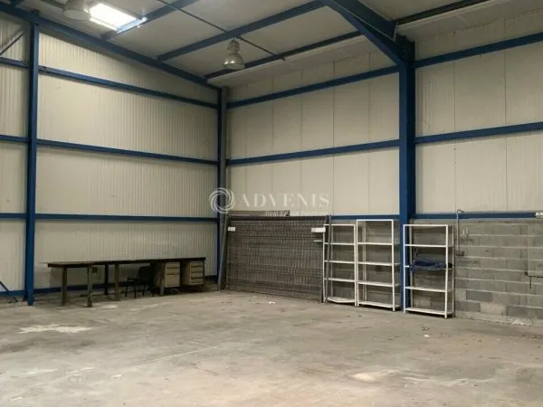 Entrepôt 672 m²