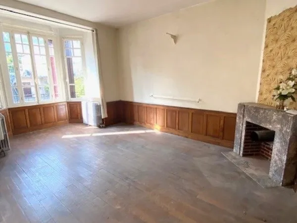 EN EXCLUSIVITE LONS LE SAUNIER (39) MAISON DE VILLE 5 min du centre-ville - Jardin