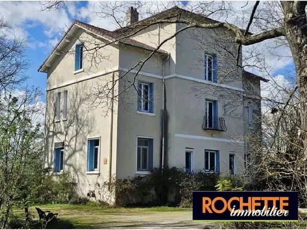 Maison 10 pièces 325 m²