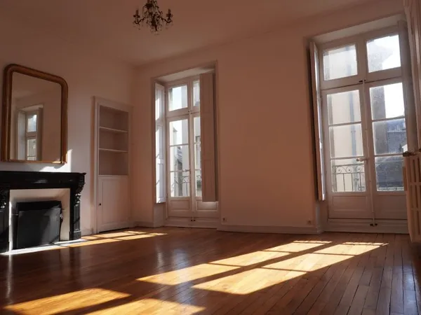 Loue appartement de 90m² - Nantes Centre Préfecture