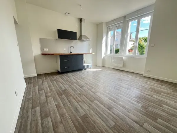 AGRÉABLE STUDIO REFAIT À NEUF