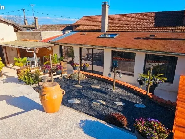 Charmante maison au calme avec dépendances et 6000 m² de terrain