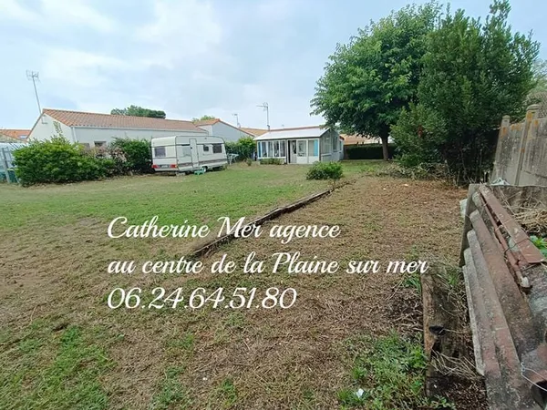 LA PLAINE SUR MER, Terrain CONSTRUCTIBLE VIABILISE A 500M proche mer