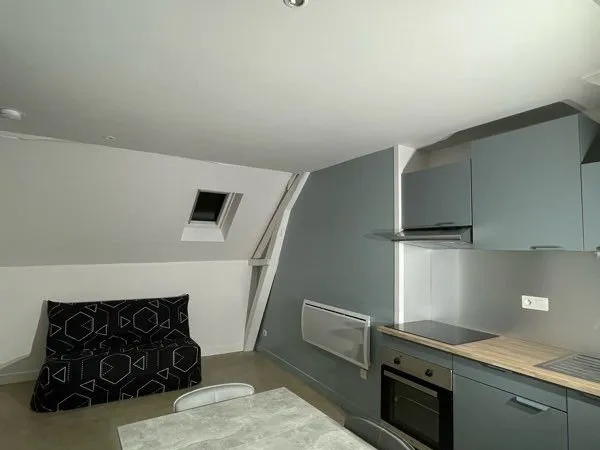 Tulle, 2 Rue du Général Delmas, loue studio 23m2 refait à neuf