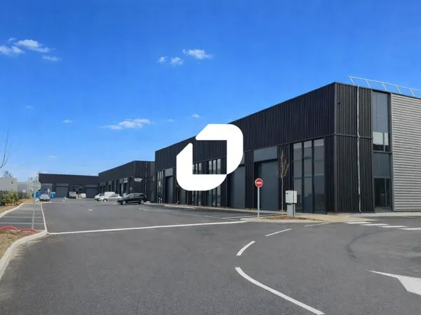 Local industriel 896 m²