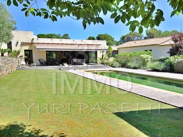 Villa 6 pièces 260 m²