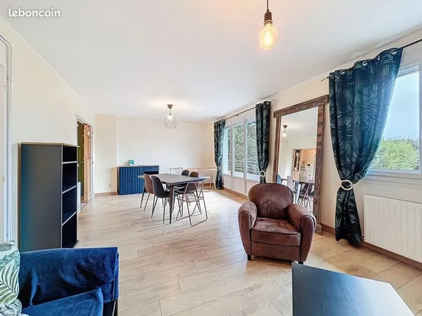 Spacieux T2 meublé avec balcons, parking et garage - Saint-Cyr-sur-Loire