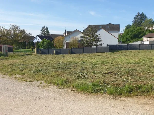 Terrain à bâtir de 11ares18 situé au centre du village de 70