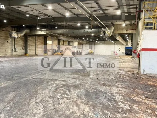 Local bureaux 7 663 m²