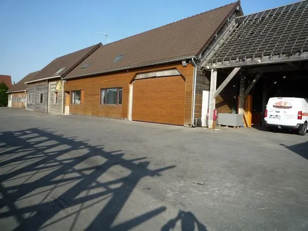 Dpt Aisne (02), LA CROIX SUR OURCQ à vendre ensemble immobilier professionnel 1170 m2 ateliers et bu