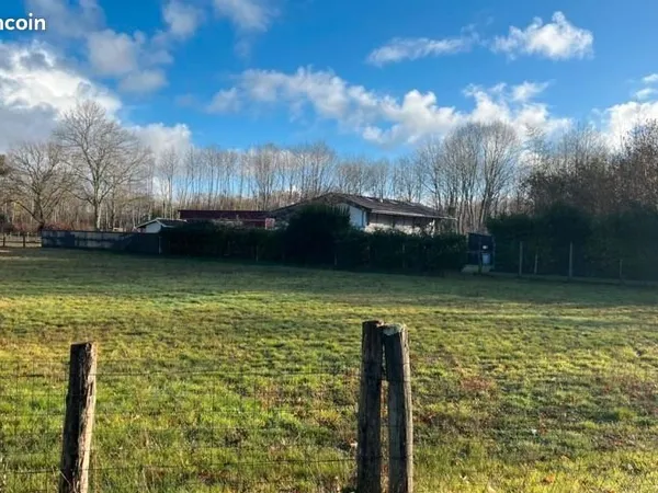 Terrain 1 500 m² Louchats