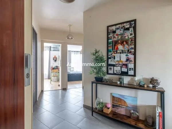 APPARTEMENT 3 PIECES AVEC PLACE DE PARKING EXTERIEURE - TRES BON ETAT GENERAL
