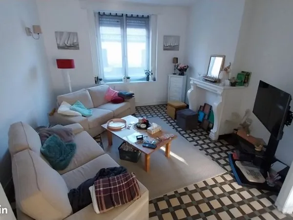 Maison avec cours /appartement