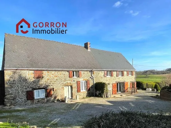 Grande maison en pierres