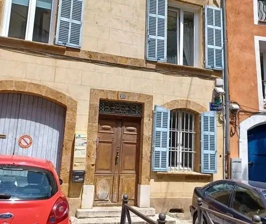 Loue cave, espace de stockage plein centre Auriol