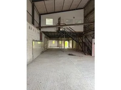 A LOUER Le Lamentin , depot 275m2 avec bureaux
