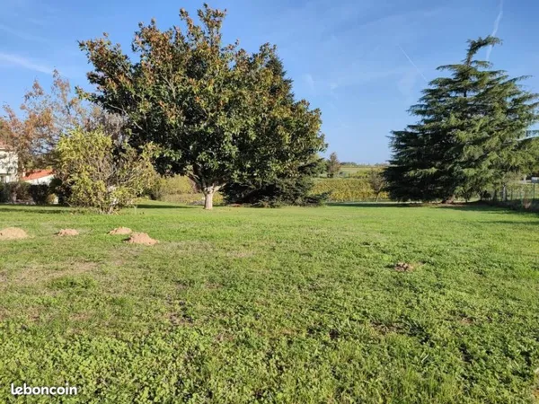 Terrain 1 100 m² Genissac
