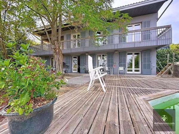Maison 10 pièces 303 m²