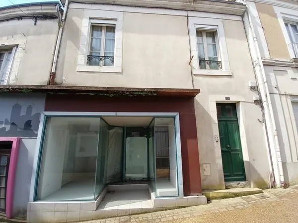 Maison avec local commercial