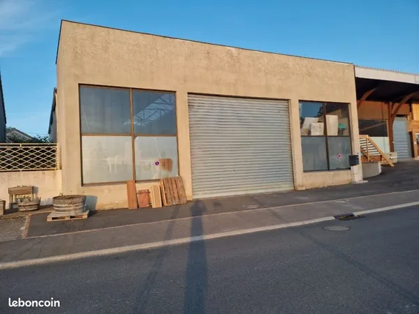 Local de stockage / entrepôt